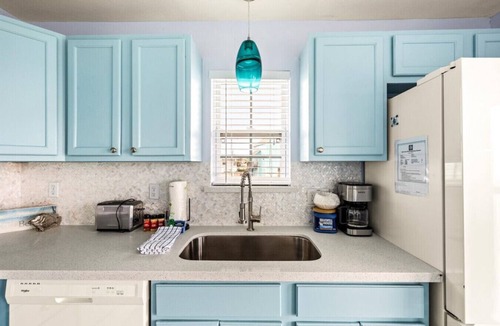 Jamaica Beach House | Coastal/Cozy- Steps to the sand and sea
