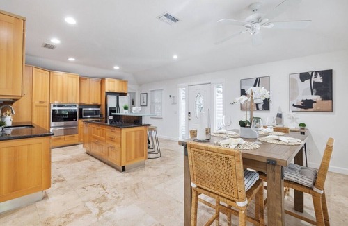 Ilexhurst House | Coastal Craftsman + Pet Friendly | Steps to the Beach