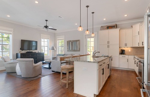 Lakeside at Blue Mountain Beach House | Coastal Elegance/Modern Comfort-golf cart included – 4 free bikes-walk to beach