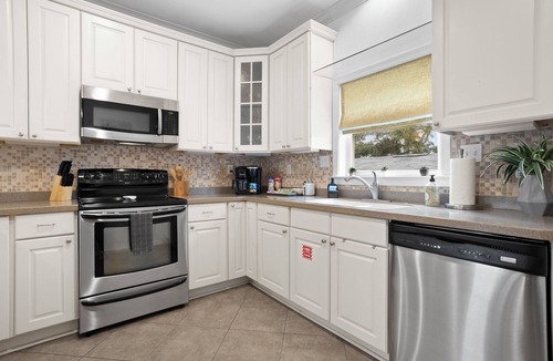Long Beach Condo | Coastal Escape - 2BR First-Floor Condo Steps from the Beach and Events