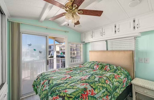 Nettles Island House | Coastal Getaway steps 2 beach!