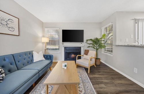 Far North Dallas Apartment | Coastal Hues - Pool, Gym & Free Parking!