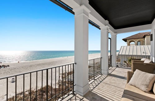 Sunnyside House | Coastal Living is an exquisite home sat directly on the beautiful beaches of Carillon.