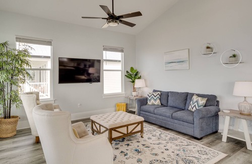 Mississippi City House | Coastal Mississippi Retreat - Deck & Beach Views!