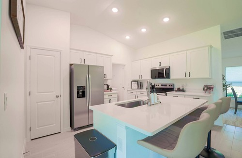 Englewood East House | Coastal Retreat 18 Min to Beach Relaxing Stay