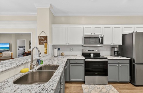 Tropical Cove Condo | Cocktail Cove at Lexington CC Lake Village