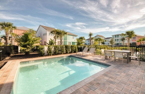 West Kissimmee Cottage | Cocktails & Dreams Cottage with Private Pool near Disney with Margaritaville.