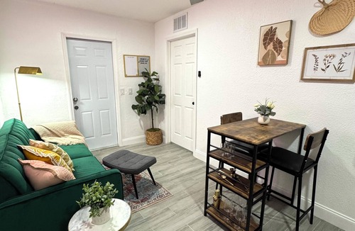 Central Naples Apartment | Coconut River Escape: Your 1-Bedroom Retreat Steps from Dining & Near the Beach!