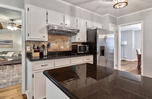 Lake Charles House | Coffee lovers dream- 5 min to casinos near shopping, restaurants & more!
