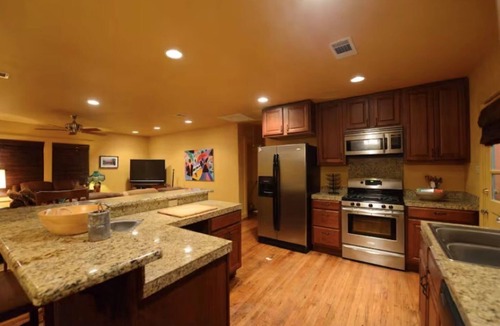 Mid City South House | Colorful 2BR/1B close to LSU w/pool
