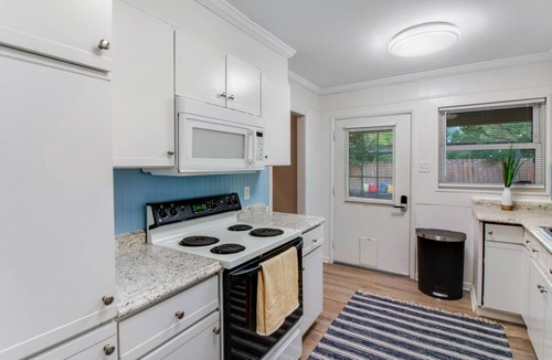West Pensacola House | Colorfully Decorated House with Fun Outdoor Patio