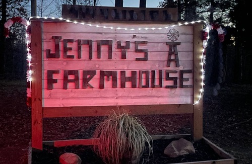 Smithville House | COME SEE US AT JENNY'S FARMHOUSE ! FUN FOR EVERYONE ! ALWAYS SOMETHING TO DO !