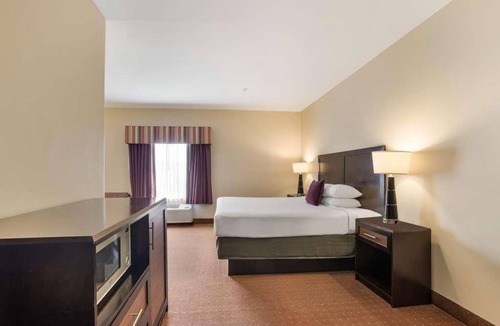 Saint Landry Hotel | Comfort and Convenience at Knights Inn Bunkie! Free Parking, Free Breakfast