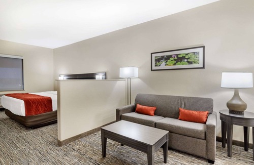 Orange Hotel | Comfort Inn Orange I-10
