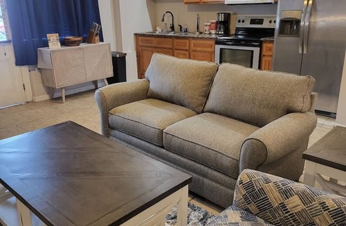 Algiers Point Apartment | Comfortable 2 Bedroom Apt Algiers Point