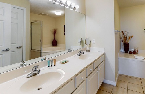 Navarre Beach Condo | Comfortable beachfront condo, beach setup included, quick drive to dining