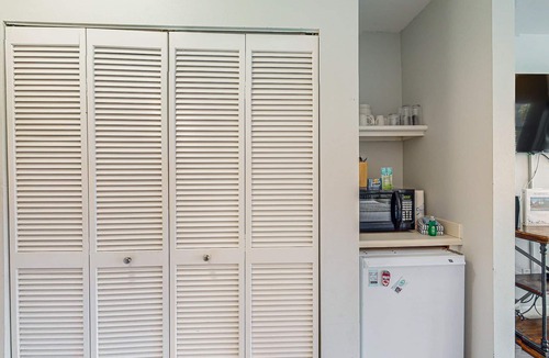 Gulf Place Apartment | Comfortable condo w/kitchenette, community pools & hot tub - walk to the beach