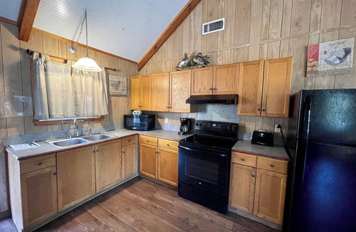 Zwolle Cabin | Comfortable Family Cabin with Vaulted Great Room, Full Kitchen & Outdoor Firepit