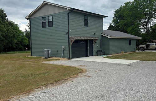 Starkville House | Comfortable retreat minutes away from MSU. Great for Game Days & Family Getaway