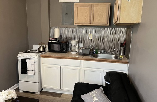 LaPlace Apartment | Comfortable Safe Stay guest house