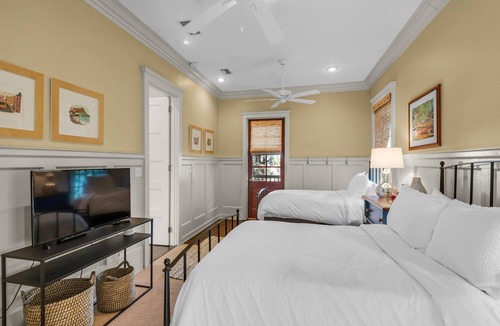 Rosemary Beach Cottage | Comfortably Chic-Cozy Cottage-Great Location to Town Center/Beach 4 Bikes