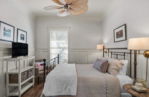 Rosemary Beach Cottage | Comfortably Chic-Cozy Cottage-Great Location to Town Center/Beach 4 Bikes