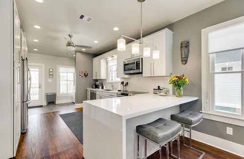Galveston Cottage | Comfy, 2-Bedroom Cottage 10 blocks from Seashore in Midtown Galveston