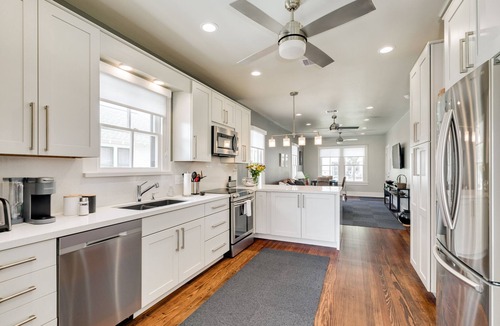 Galveston Cottage | Comfy, 2-Bedroom Cottage 10 blocks from Seashore in Midtown Galveston