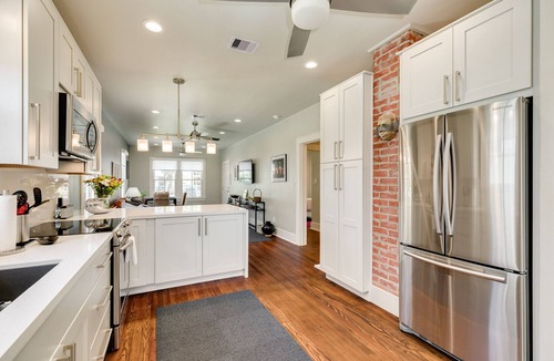 Galveston Cottage | Comfy, 2-Bedroom Cottage 10 blocks from Seashore in Midtown Galveston