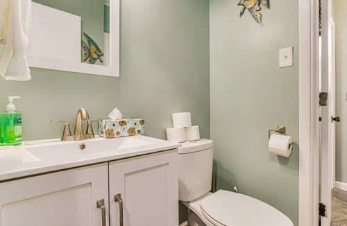 Ferry Pass House | Comfy and Cozy House 3BR 1.5BA - Board games
