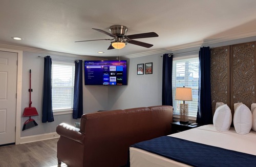 Surfside Beach House | Comfy Coastal Cottage Four