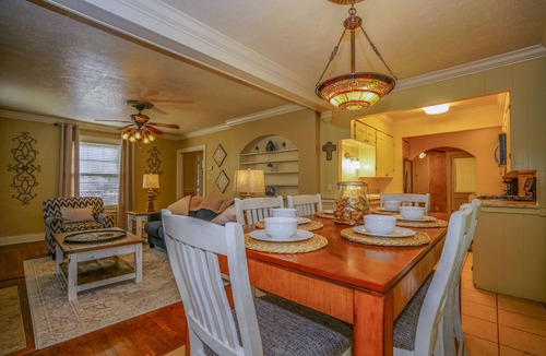 Marshall House | Comfy Whole House Near Downtown and Caddo Lake