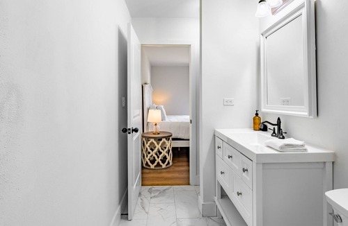 Gulfview Heights House | Commanders Cottage by AvantStay | Free Bikes! Pet Friendly | Newly Renovated!