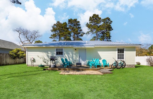Gulfview Heights House | Commanders Cottage by AvantStay | Free Bikes! Pet Friendly | Newly Renovated!