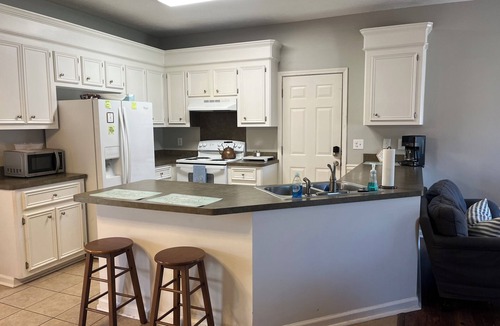 Flowood House | Commonwealth on the Rez 3-bedroom house in Brandon, MS. Peaceful and Quiet.