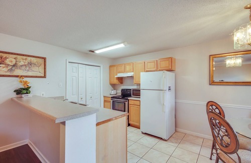 Gautier Condo | Community Grills & Pool: Gautier Condo!