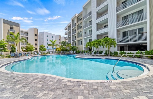 Central Sarasota Condo | Condo ∙ 2 bedrooms ∙ 5 guests