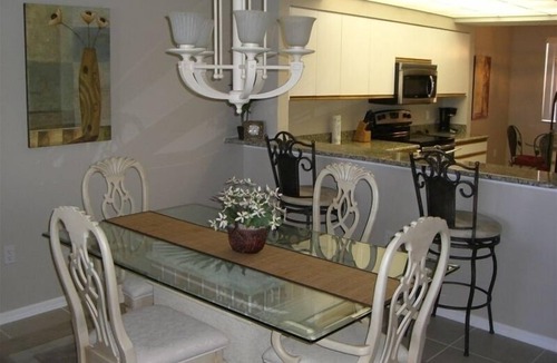 Vanderbilt Beach Condo | Condo - Steps Away from the White Sands of Vanderbilt Beach