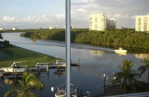 Vanderbilt Beach Condo | Condo - Steps Away from the White Sands of Vanderbilt Beach
