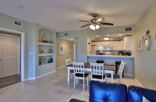 New Smyrna Beach Condo | 🌴🐠Condo w/Short Walk to Private Beach Access 🏖️ & Loaded w/Amenities 🌊🎾🏀