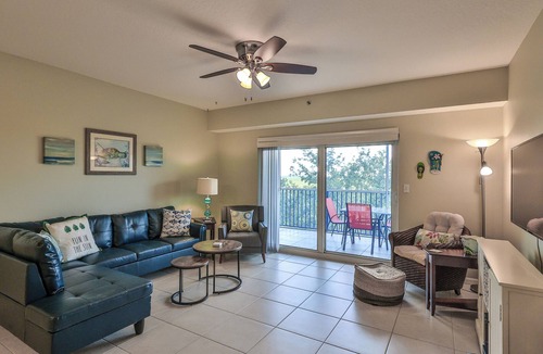 New Smyrna Beach Condo | 🌴🐠Condo w/Short Walk to Private Beach Access 🏖️ & Loaded w/Amenities 🌊🎾🏀