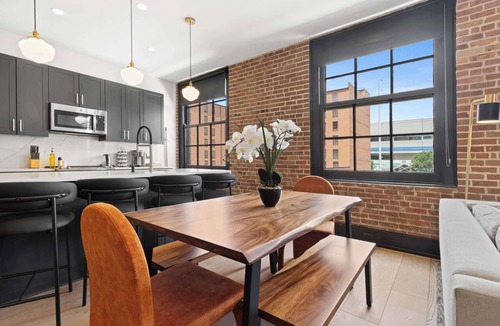 Arts/Warehouse District Apartment | Connecting 6 Bedroom W/ 2 Living Rooms Sleeps 16