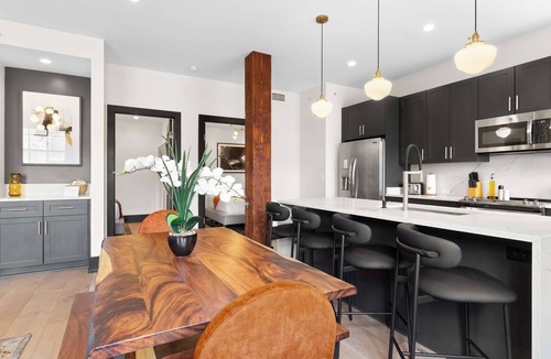 Arts/Warehouse District Apartment | Connecting 6 Bedroom W/ 2 Living Rooms Sleeps 16