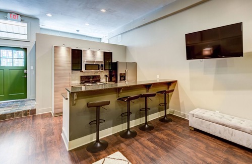 Vicksburg Apartment | Contemporary Downtown Apartment on Washington Street