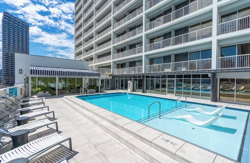 Faubourg Delassize Hotel | Contemporary Room w/Rooftop Pool & City Views Near Superdome – Vibrant Stay