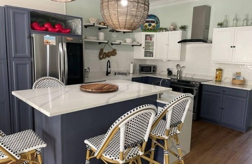 El Centro Beach House | Convenient to everything with Pool! West end townhome ,5 min walk to the Beach!