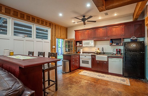 Brookeland House | Cool Breez Waterfront Getaway!