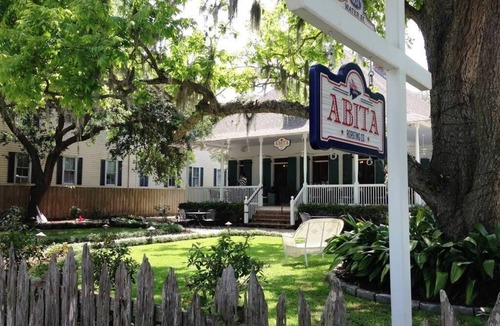 Madisonville Cottage | Coquille Cottage located in Historic Madisonville