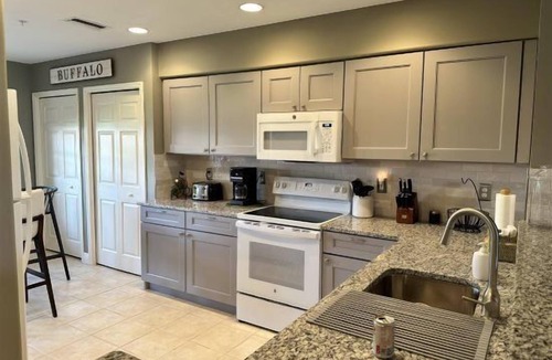 Tropical Cove Condo | Coral Cottage at Lexington CC Lake Village