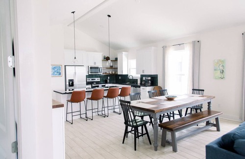 Gulfport House | Coral Cottage, new beach house w/heated pool